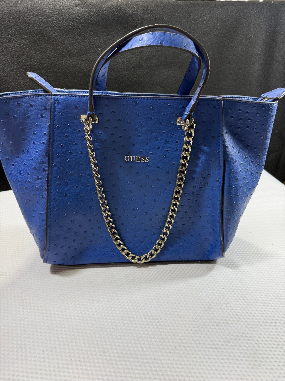 Guess Nikki Faux Ostrich Design Purse  with Gold Chain ❤️